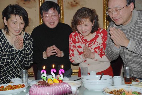 生日聚会 ...