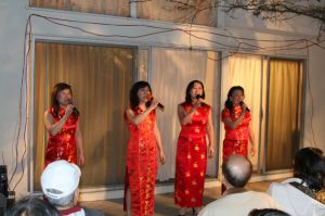 2008春节联欢晚会.
左二: 海鸟