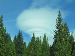 加州相思塔山的飛碟雲
