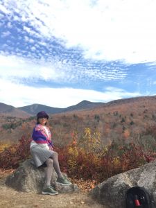 三顾白山寻芳境，倾城美貌迷九沟，秋叶紫阳不思蜀，愿送余华解风情。