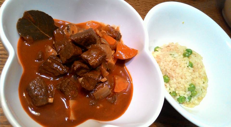 最近學的匈牙利燉牛肉和燉飯